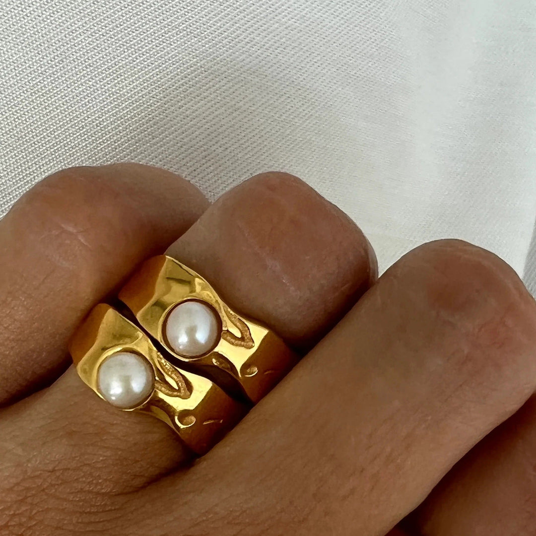 Zeitloser Goldring mit natürlicher Perle