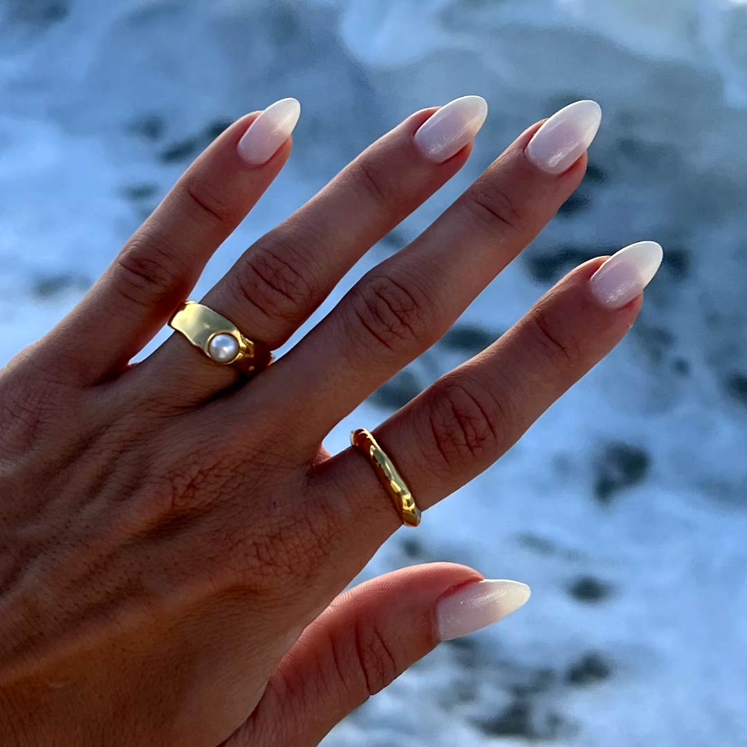 Zeitloser Goldring mit natürlicher Perle